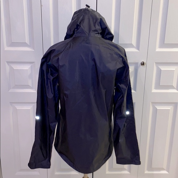 GUC Ultra Light Uniqlo Windbreaker - Picture 2 of 6